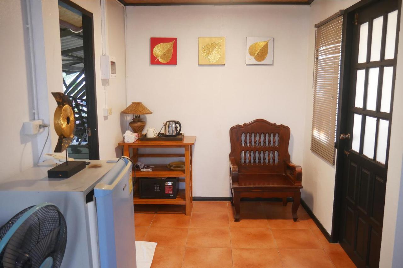 Big Elk Steak House - Homestay Трат Экстерьер фото